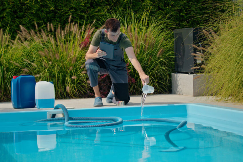 Votre pisciniste vous livre ses conseils pour maintenir l’eau propre et cristalline !